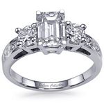 Emerald Cut Damond Engagement Ring